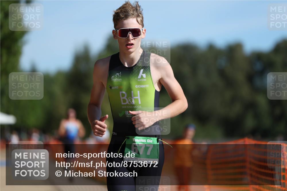 07.09.2025 - 19. Norderstedt Triathlon Michael Strokosch http://msf.ph/oto/8753672 07.09.2025 10:39:37 Laufen 654, 677 meine-sportfotos.de