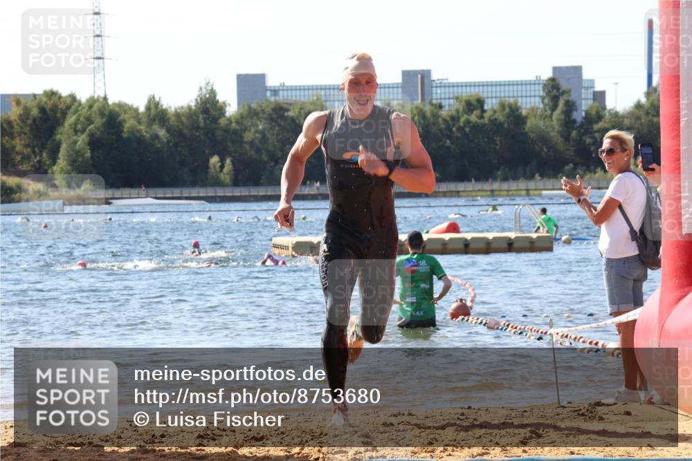07.09.2025 - 19. Norderstedt Triathlon Luisa Fischer http://msf.ph/oto/8753680 07.09.2025 11:40:58 Schwimmen 151, 215, 741 meine-sportfotos.de