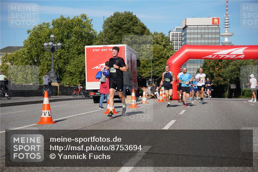07.09.2025 - BARMER Alsterlauf Yannick Fuchs http://msf.ph/oto/8753694 07.09.2025 09:37:03 Laufen 6193, 5034, 3596 meine-sportfotos.de