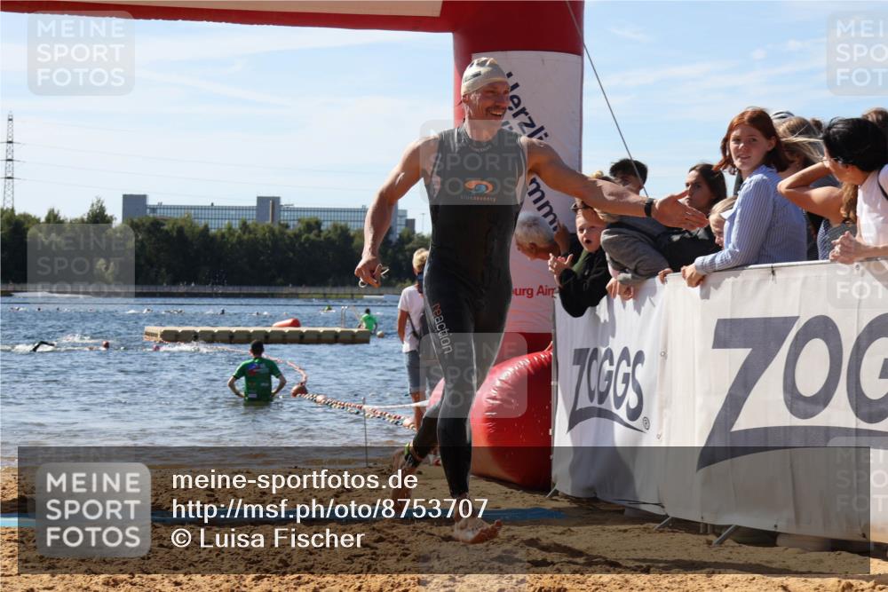 07.09.2025 - 19. Norderstedt Triathlon Luisa Fischer http://msf.ph/oto/8753707 07.09.2025 11:41:00 Schwimmen 151, 215, 741 meine-sportfotos.de
