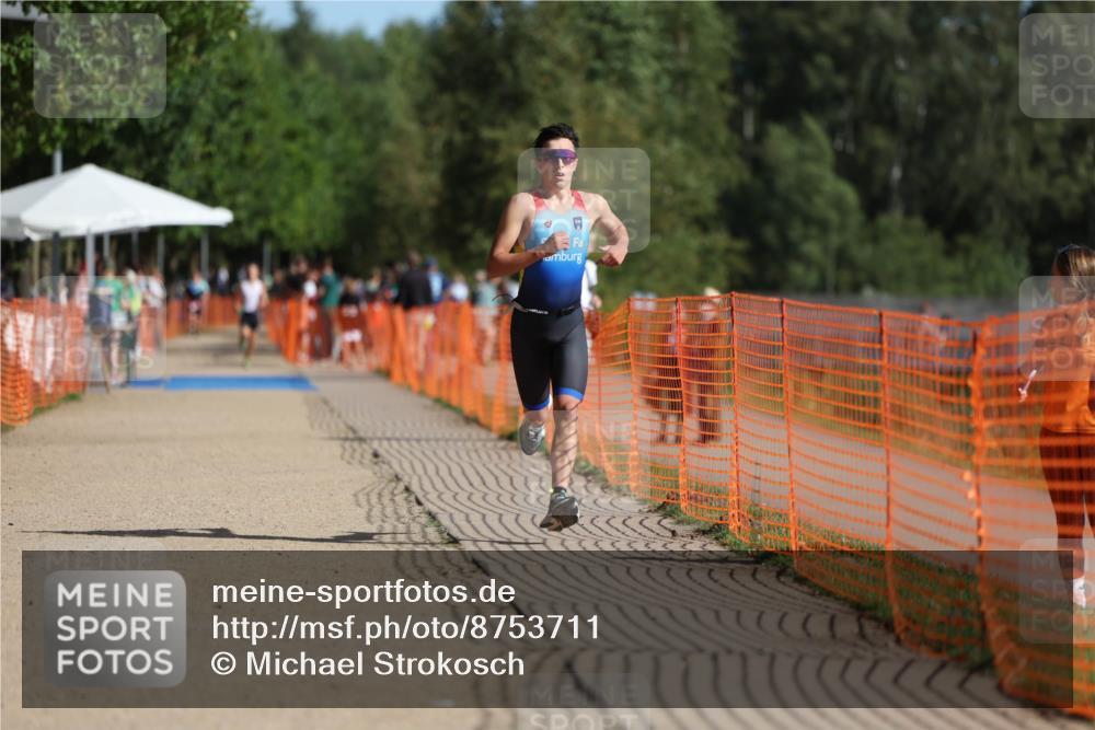 07.09.2025 - 19. Norderstedt Triathlon Michael Strokosch http://msf.ph/oto/8753711 07.09.2025 10:39:39 Laufen 654, 677 meine-sportfotos.de