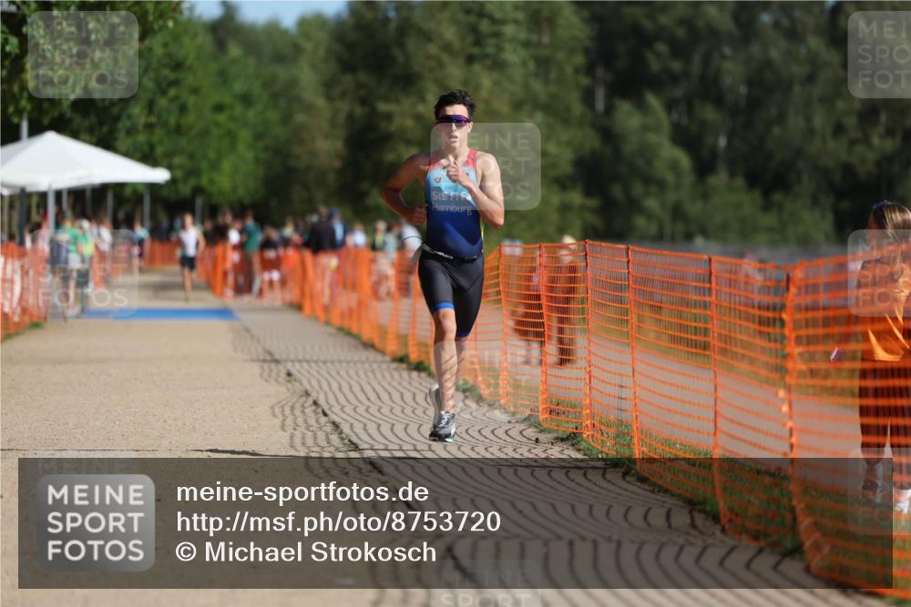 07.09.2025 - 19. Norderstedt Triathlon Michael Strokosch http://msf.ph/oto/8753720 07.09.2025 10:39:39 Laufen 654, 677 meine-sportfotos.de