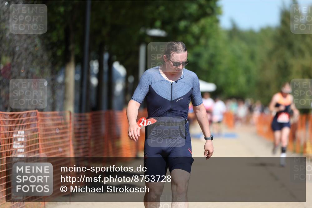 07.09.2025 - 19. Norderstedt Triathlon Michael Strokosch http://msf.ph/oto/8753728 07.09.2025 12:47:54 Laufen 210, 216, 1251 meine-sportfotos.de