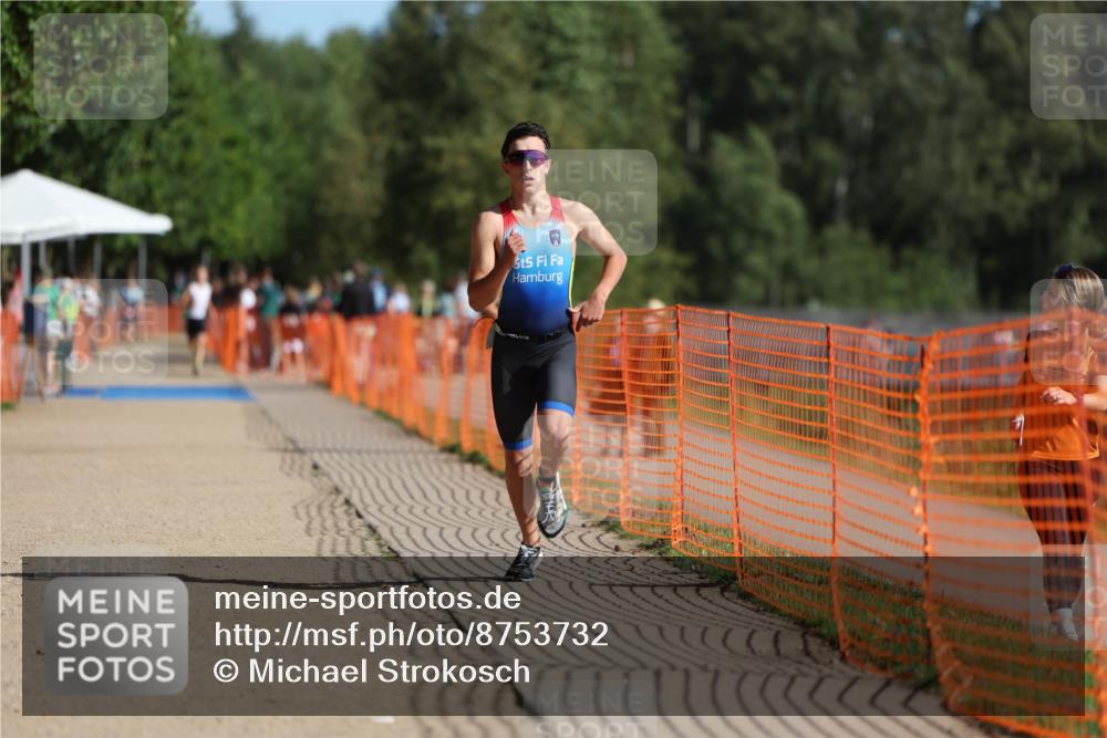 07.09.2025 - 19. Norderstedt Triathlon Michael Strokosch http://msf.ph/oto/8753732 07.09.2025 10:39:39 Laufen 654, 677 meine-sportfotos.de