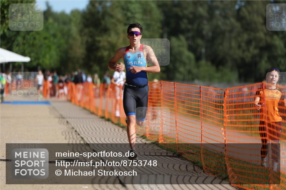 07.09.2025 - 19. Norderstedt Triathlon Michael Strokosch http://msf.ph/oto/8753748 07.09.2025 10:39:40 Laufen 654, 677 meine-sportfotos.de