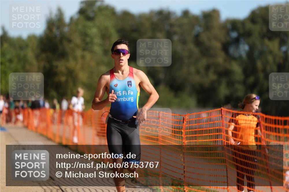 07.09.2025 - 19. Norderstedt Triathlon Michael Strokosch http://msf.ph/oto/8753767 07.09.2025 10:39:41 Laufen 654, 677 meine-sportfotos.de