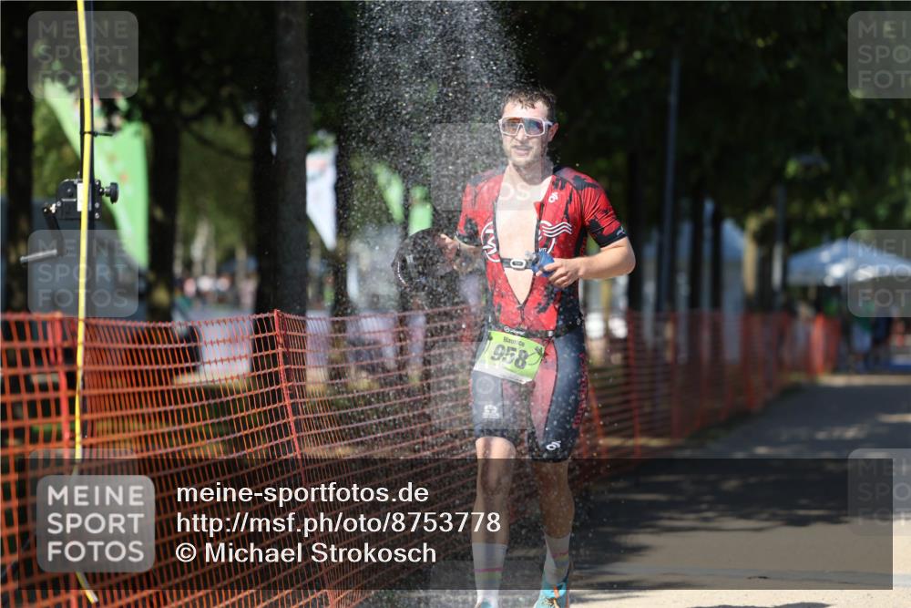 07.09.2025 - 19. Norderstedt Triathlon Michael Strokosch http://msf.ph/oto/8753778 07.09.2025 14:51:58 Laufen 394, 958 meine-sportfotos.de