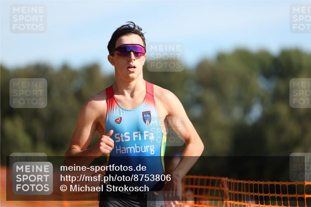 07.09.2025 - 19. Norderstedt Triathlon Michael Strokosch http://msf.ph/oto/8753806 07.09.2025 10:39:42 Laufen 654 meine-sportfotos.de