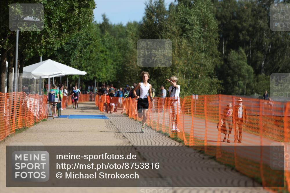 07.09.2025 - 19. Norderstedt Triathlon Michael Strokosch http://msf.ph/oto/8753816 07.09.2025 10:39:49 Laufen 675 meine-sportfotos.de