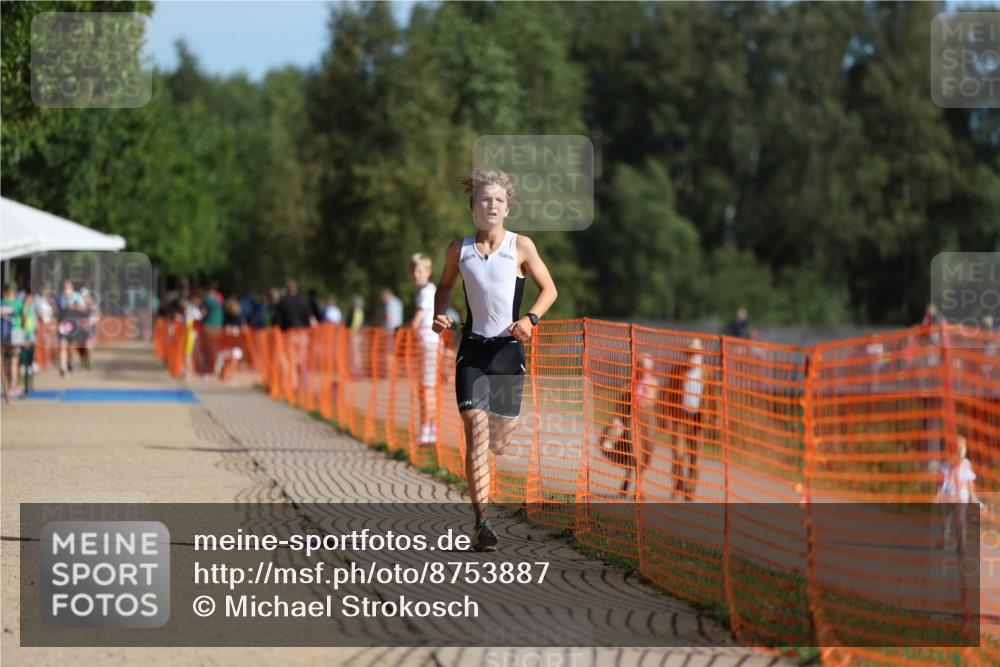 07.09.2025 - 19. Norderstedt Triathlon Michael Strokosch http://msf.ph/oto/8753887 07.09.2025 10:39:53 Laufen 675 meine-sportfotos.de