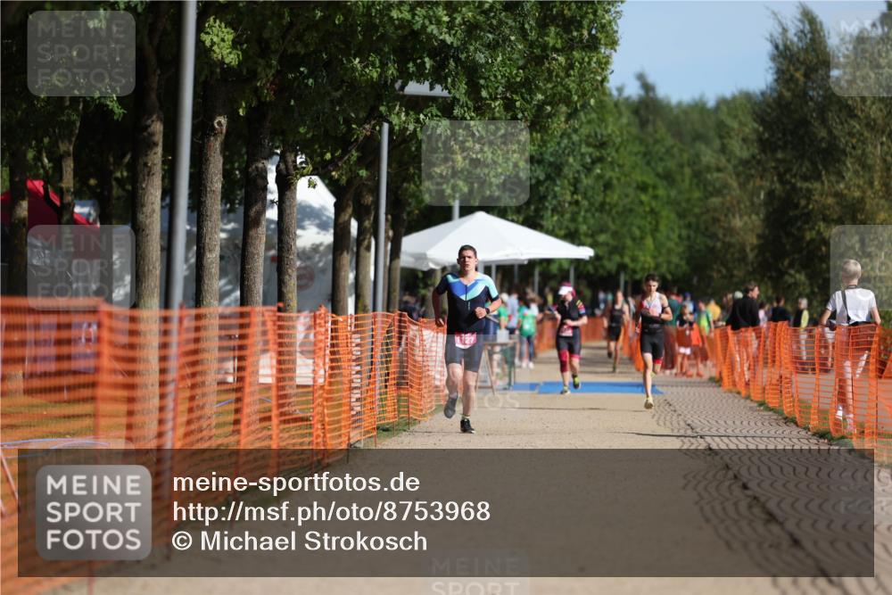 07.09.2025 - 19. Norderstedt Triathlon Michael Strokosch http://msf.ph/oto/8753968 07.09.2025 10:40:06 Laufen 1127 meine-sportfotos.de