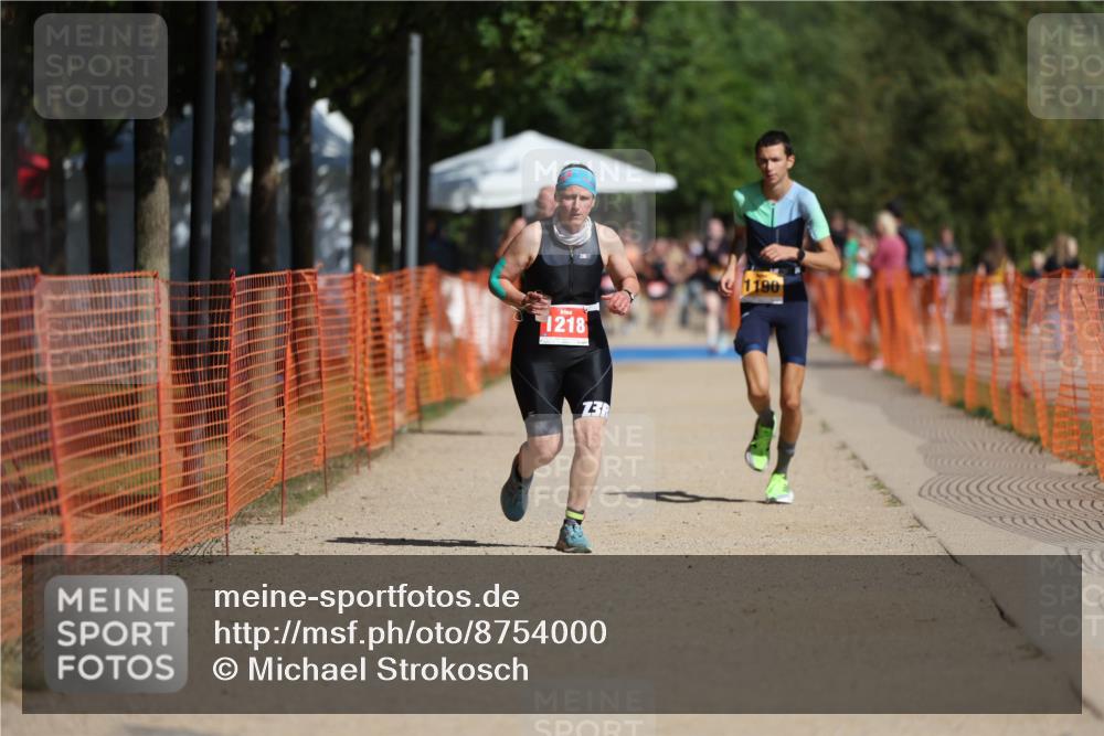 07.09.2025 - 19. Norderstedt Triathlon Michael Strokosch http://msf.ph/oto/8754000 07.09.2025 12:02:11 Laufen 1190, 1218 meine-sportfotos.de