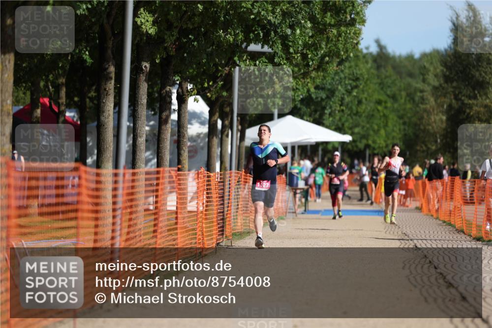 07.09.2025 - 19. Norderstedt Triathlon Michael Strokosch http://msf.ph/oto/8754008 07.09.2025 10:40:07 Laufen 1127 meine-sportfotos.de