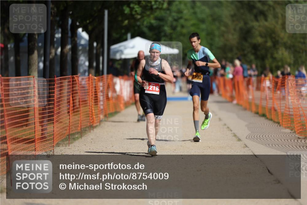 07.09.2025 - 19. Norderstedt Triathlon Michael Strokosch http://msf.ph/oto/8754009 07.09.2025 12:02:11 Laufen 1190, 1218 meine-sportfotos.de