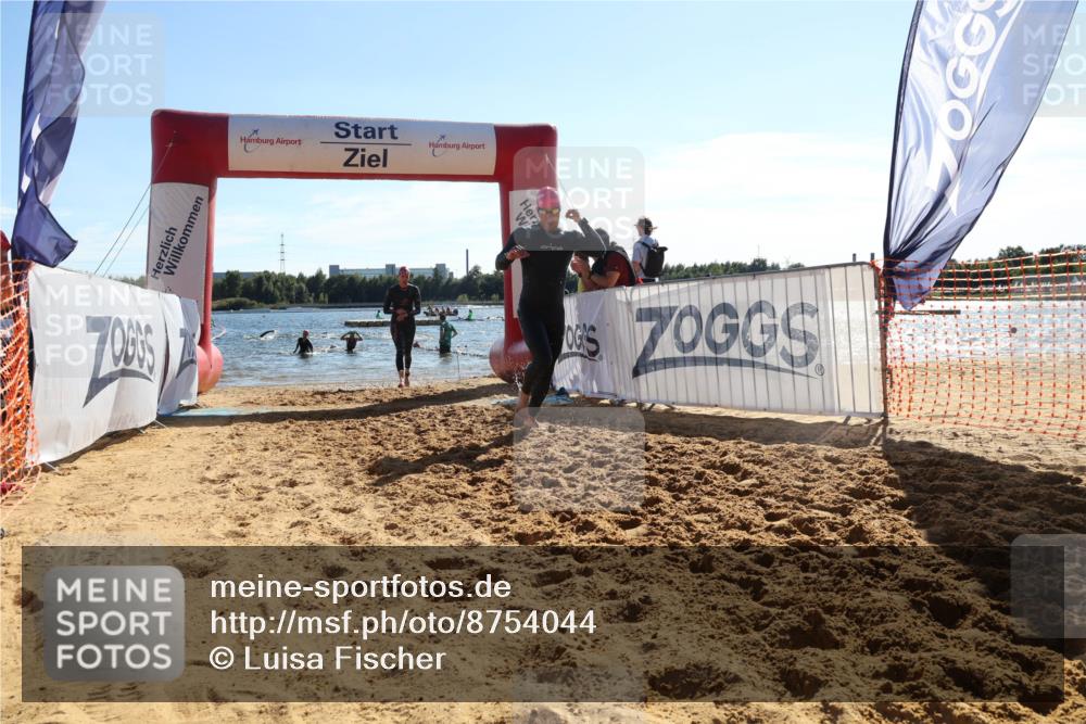 07.09.2025 - 19. Norderstedt Triathlon Luisa Fischer http://msf.ph/oto/8754044 07.09.2025 15:39:03 Schwimmen 1061, 1612, 1619 meine-sportfotos.de