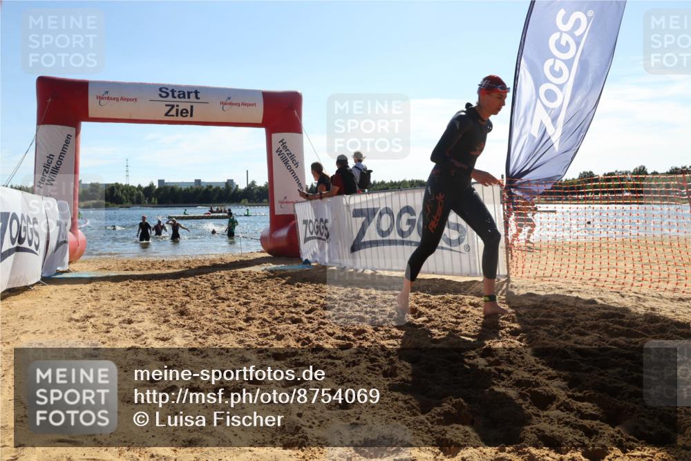 07.09.2025 - 19. Norderstedt Triathlon Luisa Fischer http://msf.ph/oto/8754069 07.09.2025 15:39:07 Schwimmen 1061, 1612, 1619 meine-sportfotos.de