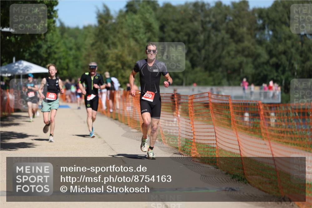 07.09.2025 - 19. Norderstedt Triathlon Michael Strokosch http://msf.ph/oto/8754163 07.09.2025 13:10:38 Laufen 208, 209, 247 meine-sportfotos.de