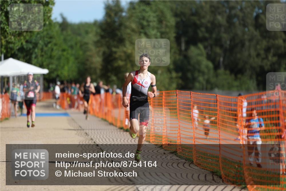 07.09.2025 - 19. Norderstedt Triathlon Michael Strokosch http://msf.ph/oto/8754164 07.09.2025 10:40:13 Laufen 664, 1127 meine-sportfotos.de