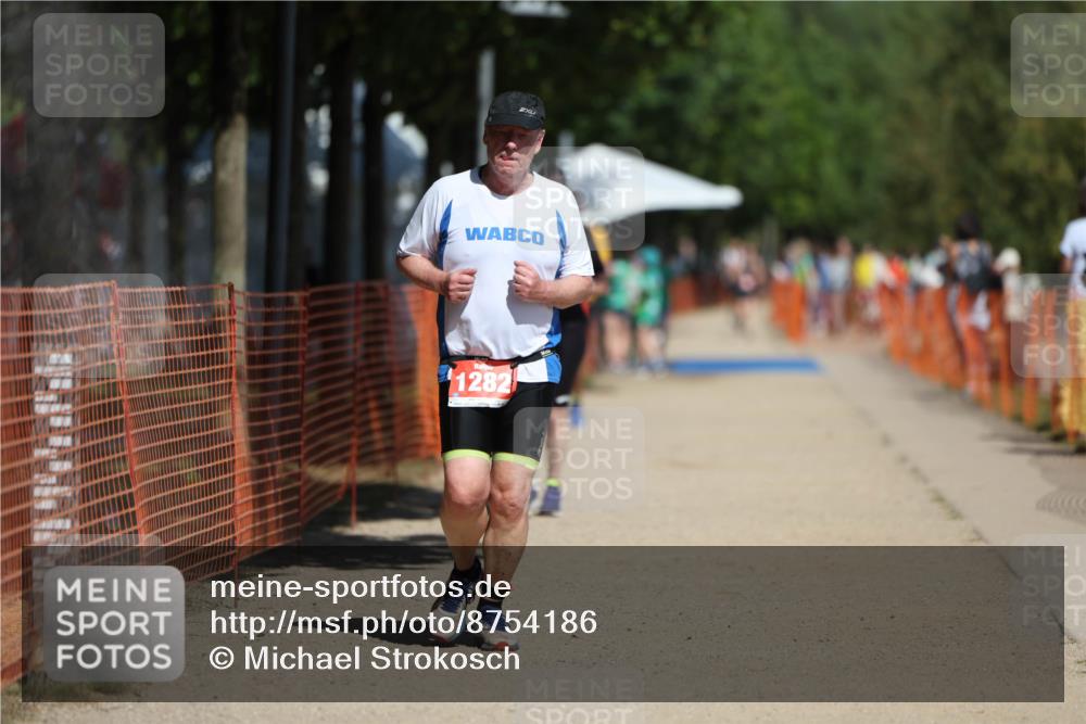 07.09.2025 - 19. Norderstedt Triathlon Michael Strokosch http://msf.ph/oto/8754186 07.09.2025 12:48:14 Laufen 1282, 1322, 1349 meine-sportfotos.de