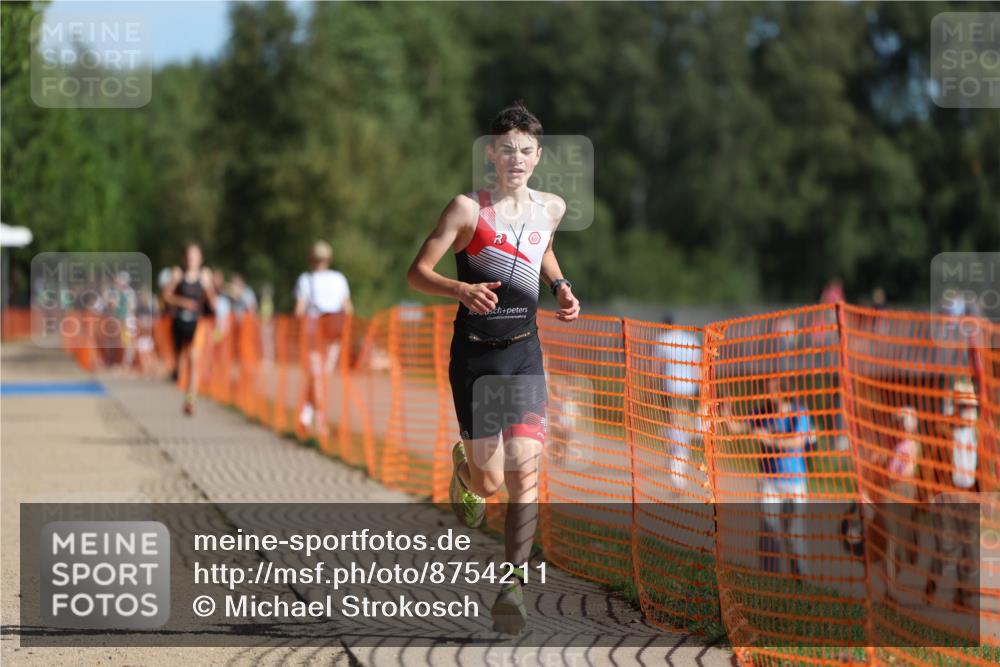 07.09.2025 - 19. Norderstedt Triathlon Michael Strokosch http://msf.ph/oto/8754211 07.09.2025 10:40:14 Laufen 664, 1127 meine-sportfotos.de