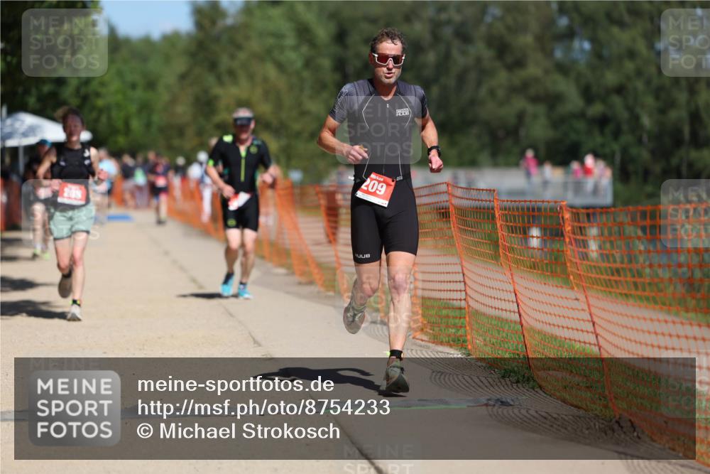 07.09.2025 - 19. Norderstedt Triathlon Michael Strokosch http://msf.ph/oto/8754233 07.09.2025 13:10:39 Laufen 208, 209, 247 meine-sportfotos.de