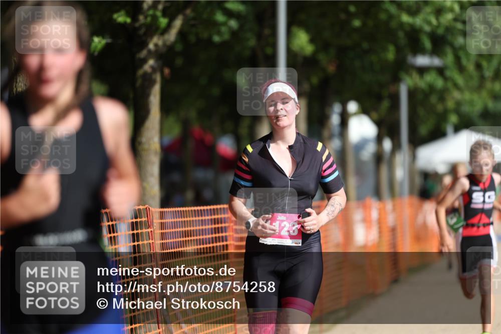07.09.2025 - 19. Norderstedt Triathlon Michael Strokosch http://msf.ph/oto/8754258 07.09.2025 10:59:20 Laufen 64, 73, 83, 1123 meine-sportfotos.de