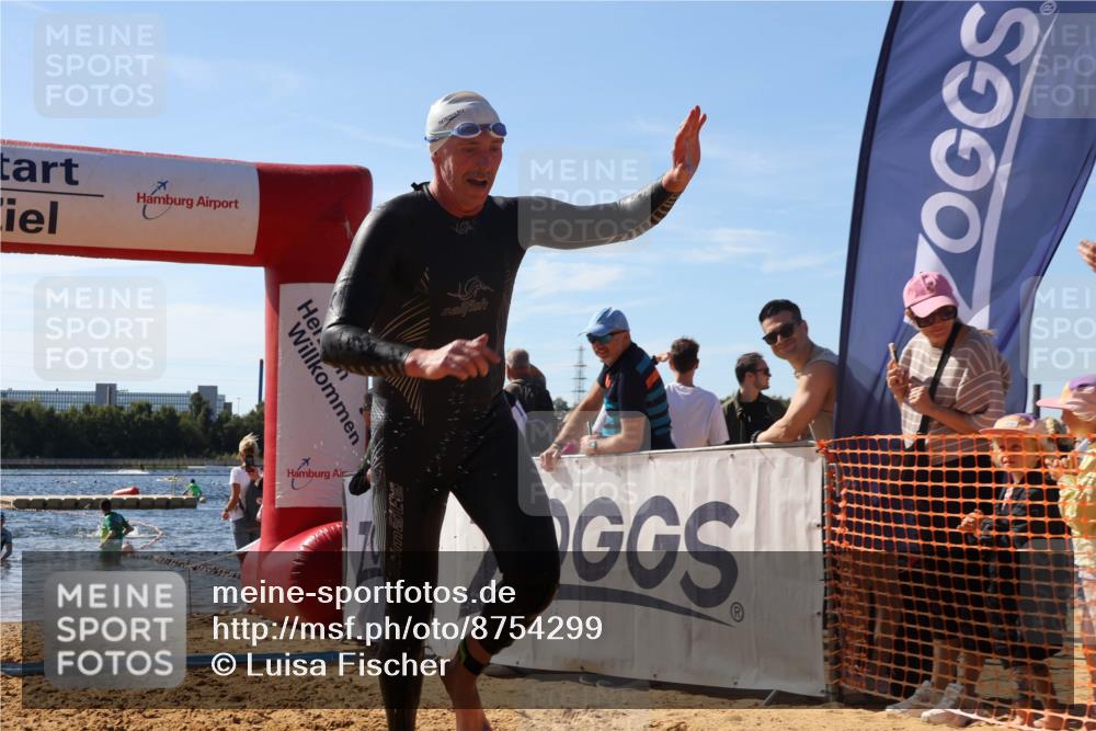 07.09.2025 - 19. Norderstedt Triathlon Luisa Fischer http://msf.ph/oto/8754299 07.09.2025 11:42:22 Schwimmen 835, 838 meine-sportfotos.de