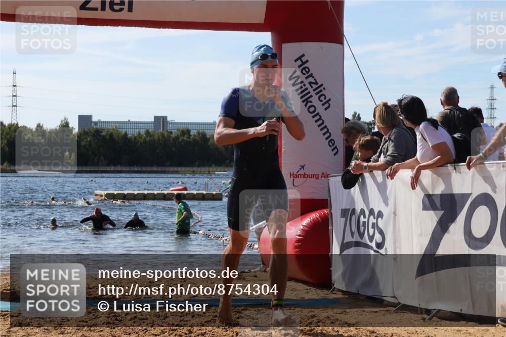 07.09.2025 - 19. Norderstedt Triathlon Luisa Fischer http://msf.ph/oto/8754304 07.09.2025 11:42:31 Schwimmen 838, 856 meine-sportfotos.de