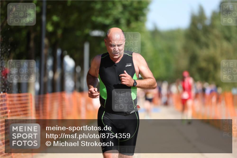 07.09.2025 - 19. Norderstedt Triathlon Michael Strokosch http://msf.ph/oto/8754359 07.09.2025 12:02:21 Laufen 1217 meine-sportfotos.de
