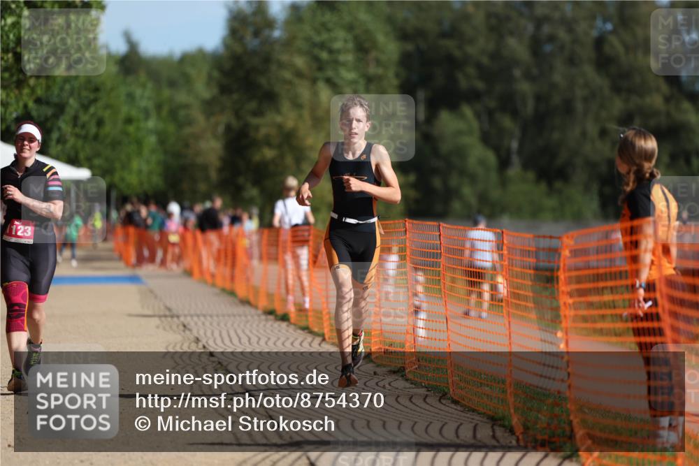 07.09.2025 - 19. Norderstedt Triathlon Michael Strokosch http://msf.ph/oto/8754370 07.09.2025 10:40:21 Laufen 645, 664, 1123 meine-sportfotos.de