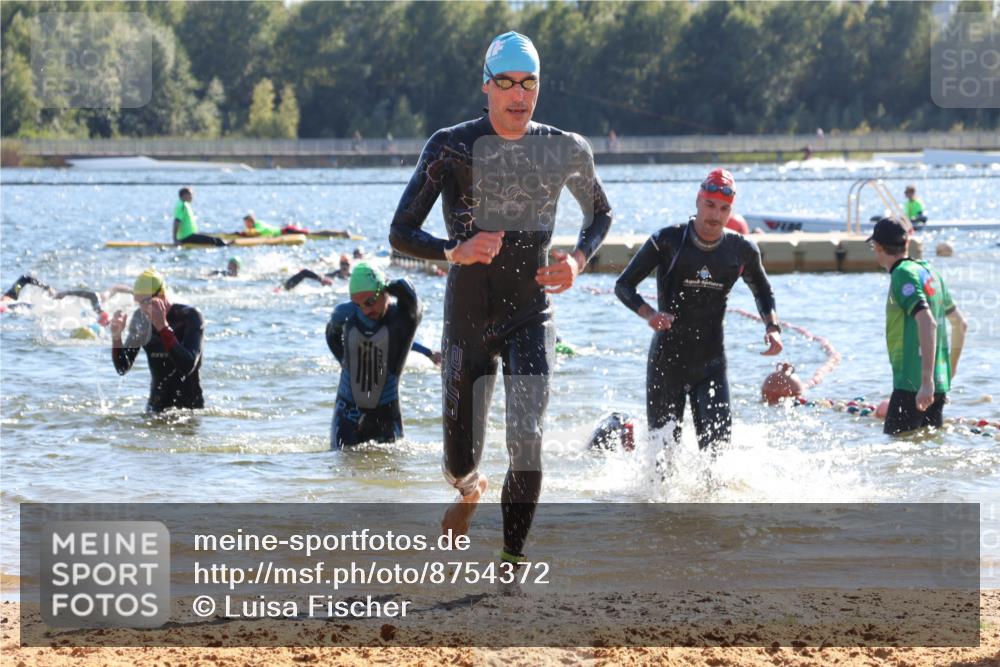 07.09.2025 - 19. Norderstedt Triathlon Luisa Fischer http://msf.ph/oto/8754372 07.09.2025 15:39:59 Schwimmen 1573, 1620, 1625 meine-sportfotos.de