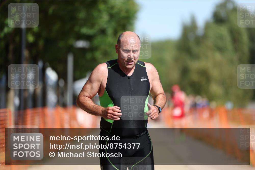 07.09.2025 - 19. Norderstedt Triathlon Michael Strokosch http://msf.ph/oto/8754377 07.09.2025 12:02:22 Laufen 1217 meine-sportfotos.de