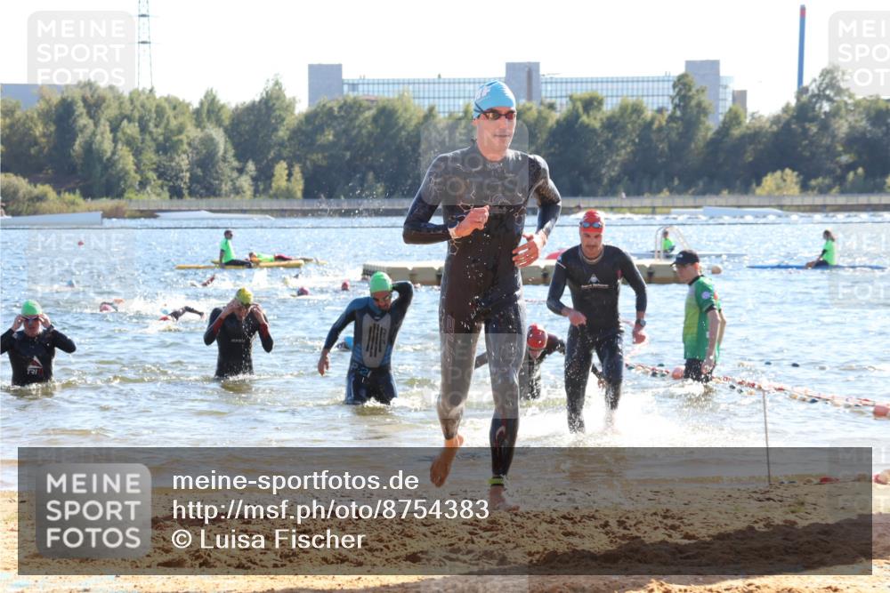 07.09.2025 - 19. Norderstedt Triathlon Luisa Fischer http://msf.ph/oto/8754383 07.09.2025 15:40:00 Schwimmen 1573, 1620, 1625 meine-sportfotos.de