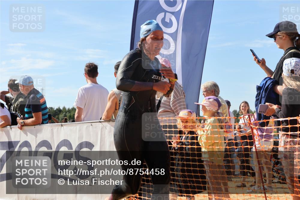 07.09.2025 - 19. Norderstedt Triathlon Luisa Fischer http://msf.ph/oto/8754458 07.09.2025 11:42:51 Schwimmen 738, 1294, 1379 meine-sportfotos.de