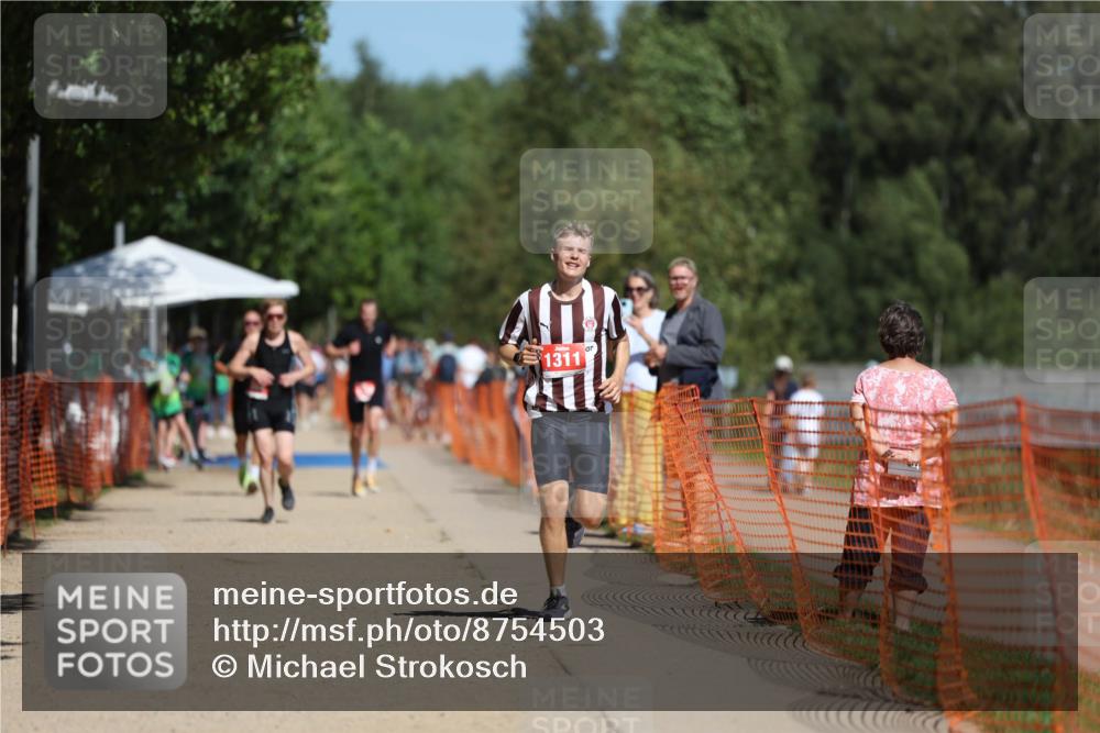 07.09.2025 - 19. Norderstedt Triathlon Michael Strokosch http://msf.ph/oto/8754503 07.09.2025 12:48:44 Laufen 1311 meine-sportfotos.de