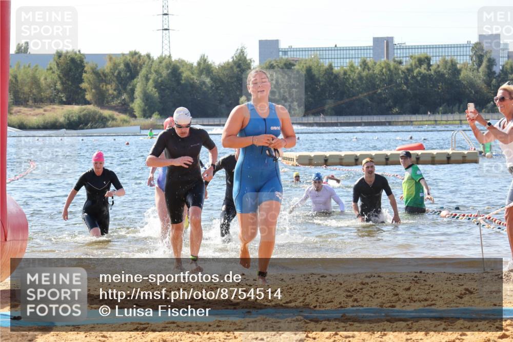 07.09.2025 - 19. Norderstedt Triathlon Luisa Fischer http://msf.ph/oto/8754514 07.09.2025 11:43:13 Schwimmen 164, 202, 1220, 1252, 1350, 1351 meine-sportfotos.de