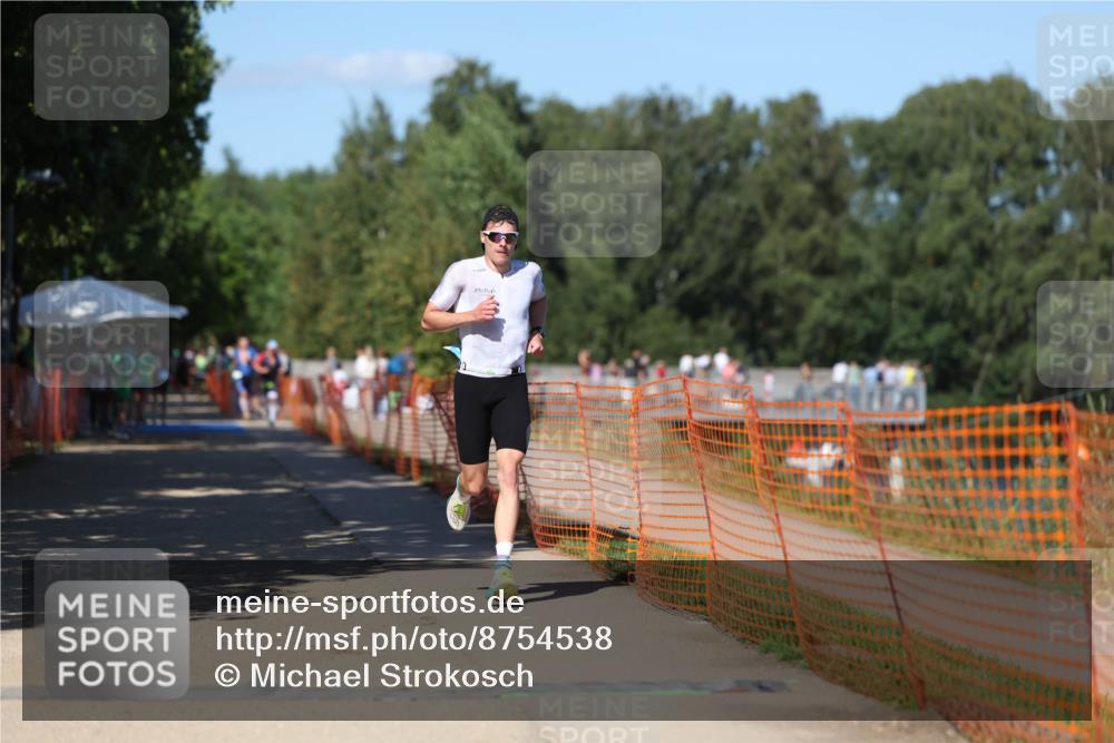 07.09.2025 - 19. Norderstedt Triathlon Michael Strokosch http://msf.ph/oto/8754538 07.09.2025 14:52:42 Laufen 1421, 1468 meine-sportfotos.de