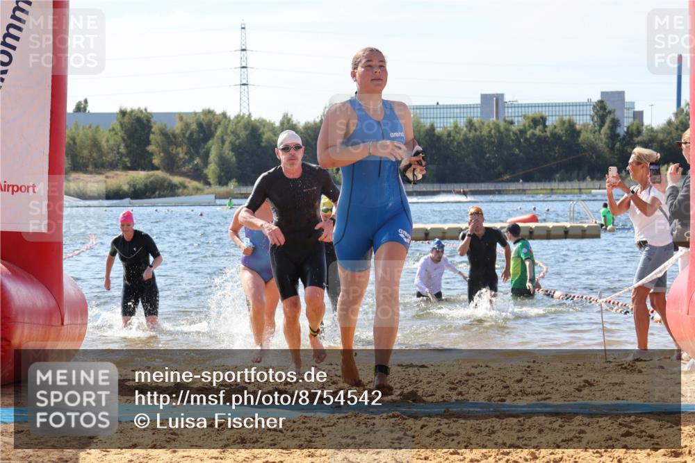 07.09.2025 - 19. Norderstedt Triathlon Luisa Fischer http://msf.ph/oto/8754542 07.09.2025 11:43:14 Schwimmen 164, 202, 818, 1220, 1252, 1350, 1351 meine-sportfotos.de