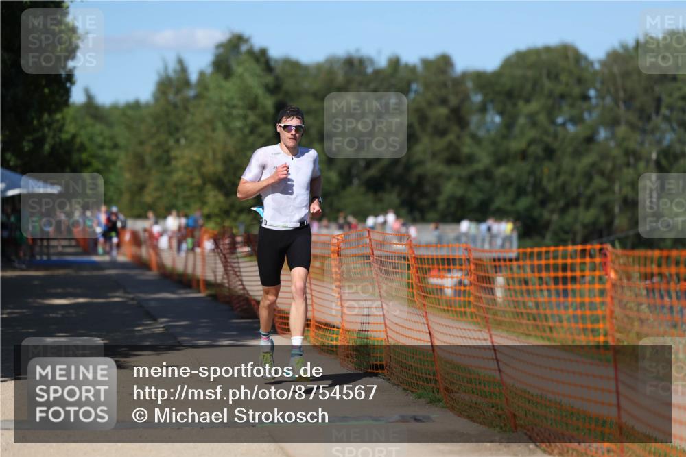 07.09.2025 - 19. Norderstedt Triathlon Michael Strokosch http://msf.ph/oto/8754567 07.09.2025 14:52:43 Laufen 1421, 1468 meine-sportfotos.de