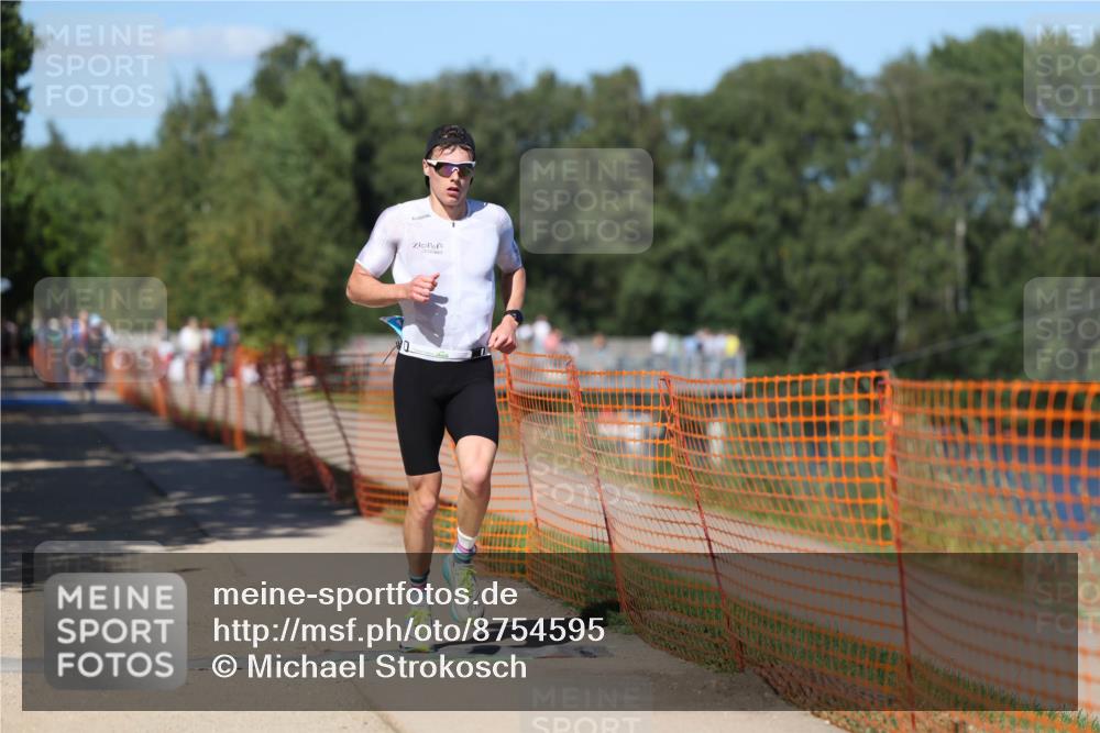 07.09.2025 - 19. Norderstedt Triathlon Michael Strokosch http://msf.ph/oto/8754595 07.09.2025 14:52:44 Laufen 1421 meine-sportfotos.de