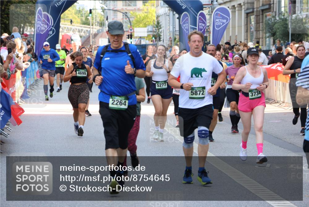 07.09.2025 - BARMER Alsterlauf Strokosch-Dieckow http://msf.ph/oto/8754645 07.09.2025 10:14:19 Ziel 2442, 2621, 2736, 2825, 3221, 3455, 3466, 3851, 4108, 4364, 4422, 4630, 4670, 4671, 4725, 4734, 4742, 4845, 4883, 4898, 5036, 6312, 6344, 8258, 8296 meine-sportfotos.de