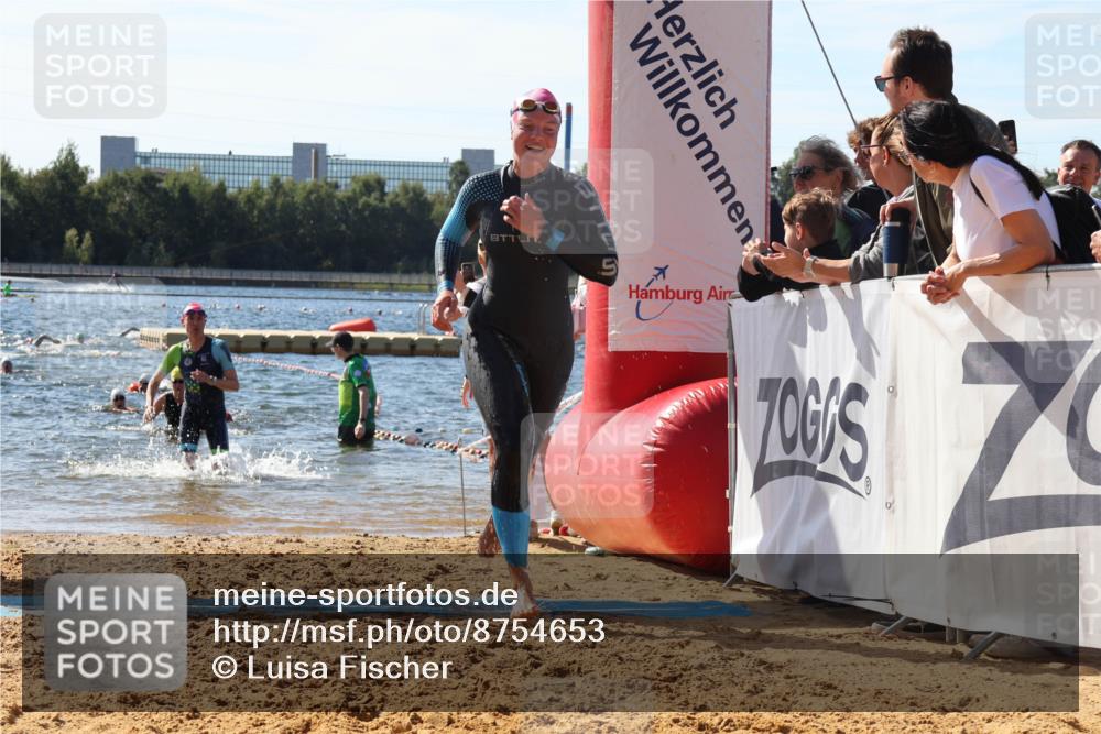 07.09.2025 - 19. Norderstedt Triathlon Luisa Fischer http://msf.ph/oto/8754653 07.09.2025 11:43:34 Schwimmen 261, 699 meine-sportfotos.de