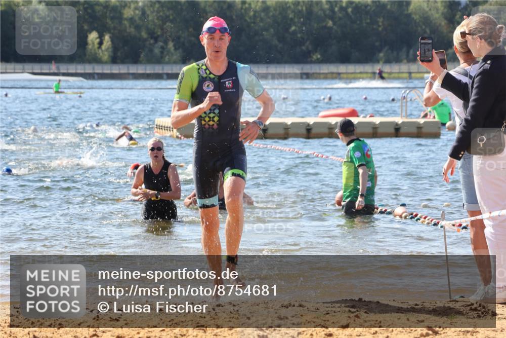 07.09.2025 - 19. Norderstedt Triathlon Luisa Fischer http://msf.ph/oto/8754681 07.09.2025 11:43:37 Schwimmen 261, 699 meine-sportfotos.de