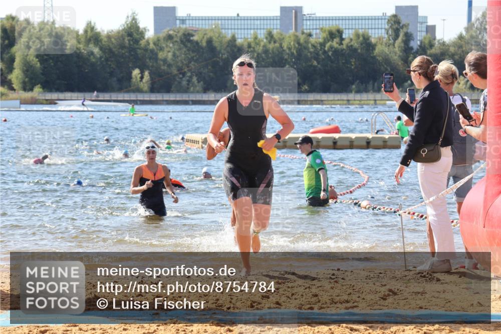 07.09.2025 - 19. Norderstedt Triathlon Luisa Fischer http://msf.ph/oto/8754784 07.09.2025 11:43:44 Schwimmen 261, 699, 1213, 1224, 1387 meine-sportfotos.de