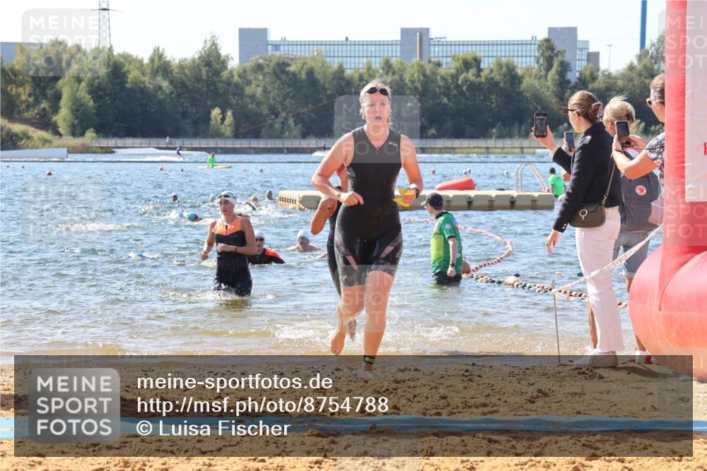 07.09.2025 - 19. Norderstedt Triathlon Luisa Fischer http://msf.ph/oto/8754788 07.09.2025 11:43:44 Schwimmen 261, 699, 1213, 1224, 1387 meine-sportfotos.de