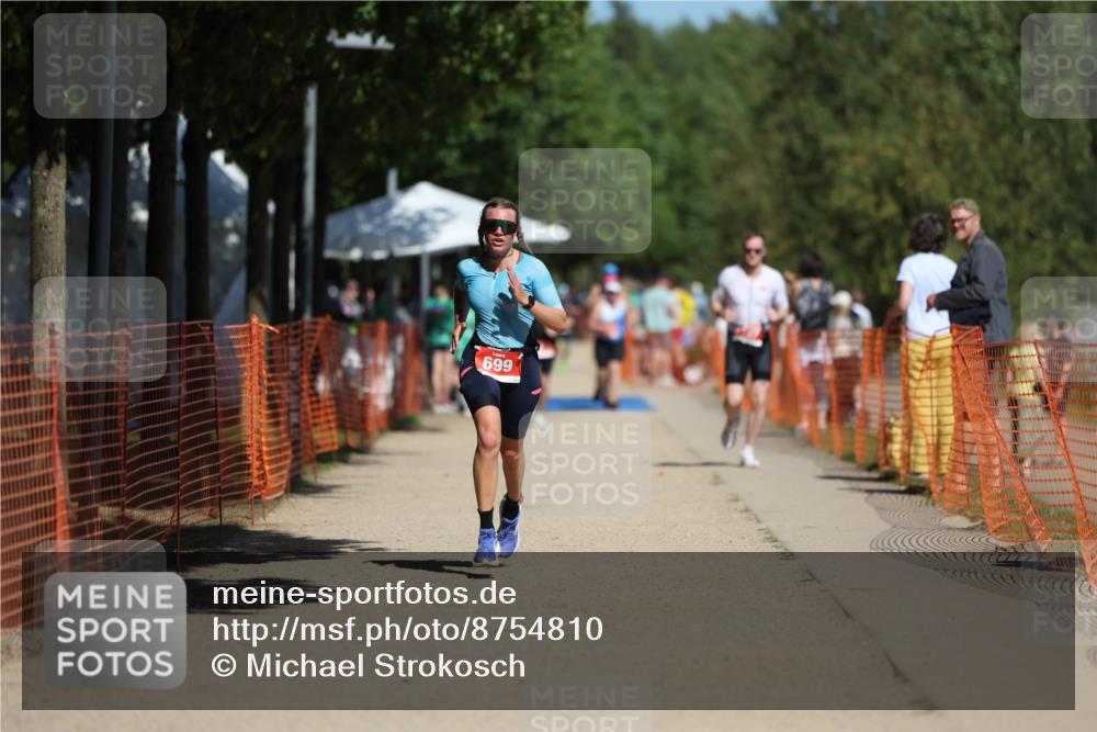 07.09.2025 - 19. Norderstedt Triathlon Michael Strokosch http://msf.ph/oto/8754810 07.09.2025 12:49:09 Laufen 699 meine-sportfotos.de