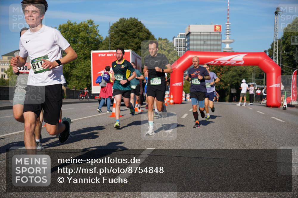 07.09.2025 - BARMER Alsterlauf Yannick Fuchs http://msf.ph/oto/8754848 07.09.2025 09:37:34 Laufen 30, 611, 5246, 5500, 6320, 599 meine-sportfotos.de