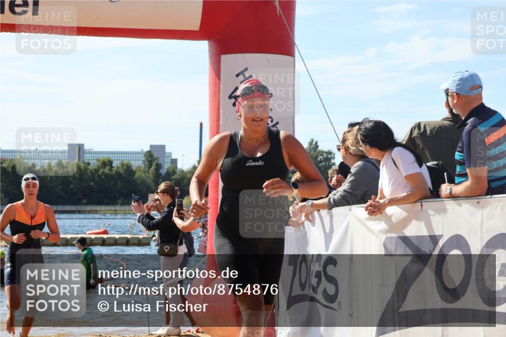 07.09.2025 - 19. Norderstedt Triathlon Luisa Fischer http://msf.ph/oto/8754876 07.09.2025 11:43:49 Schwimmen 261, 1213, 1224, 1387 meine-sportfotos.de