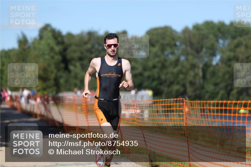 07.09.2025 - 19. Norderstedt Triathlon Michael Strokosch http://msf.ph/oto/8754935 07.09.2025 14:53:04 Laufen 879, 969, 1002, 1041 meine-sportfotos.de