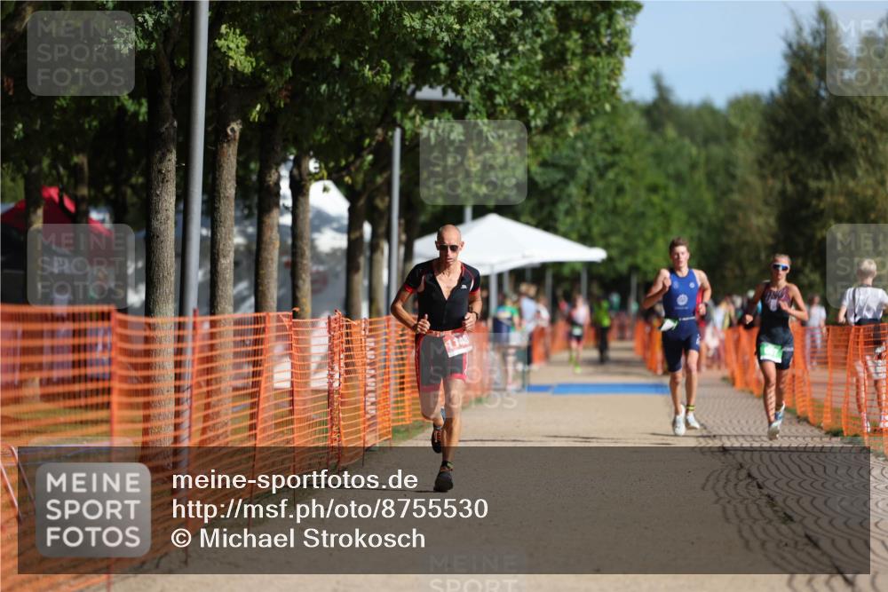 07.09.2025 - 19. Norderstedt Triathlon Michael Strokosch http://msf.ph/oto/8755530 07.09.2025 10:41:41 Laufen 673, 1132, 1148 meine-sportfotos.de